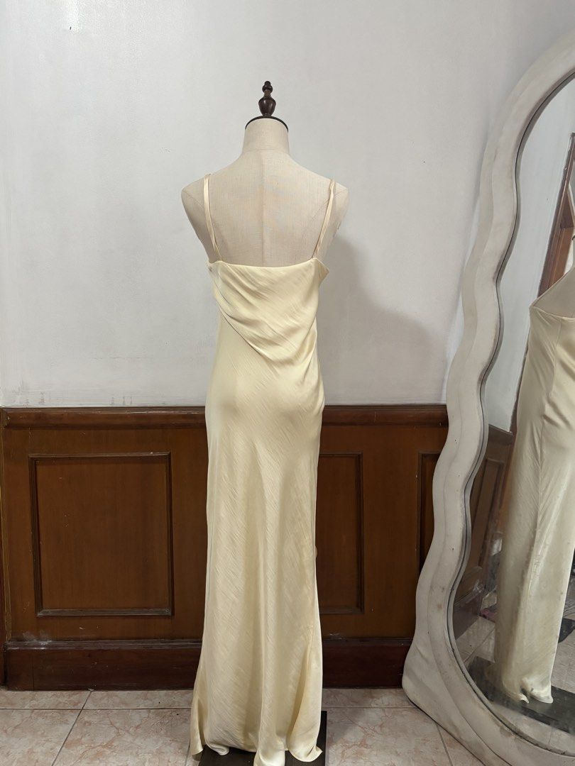 Lioness Satin Slip Dress (Category: Evening dresses & gowns) located in Cebu City. Submitted by copherlook (Listing ID 1447209942, Image 3). Description: This dress is crafted from a lightweight satin material with shoulder straps, a stylish square neckline, and an elegant maxi length..