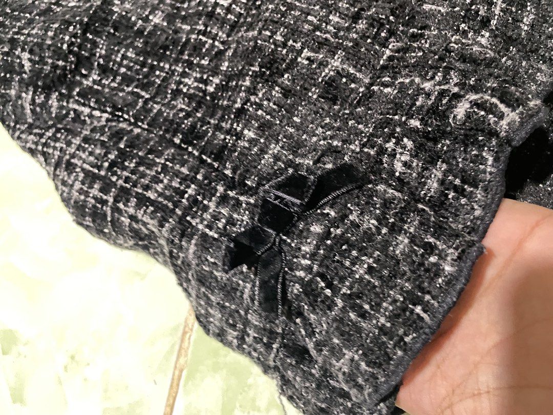 LIS LIZA BOW PLAID SKIRT SHORT (Category: Skirts) located in Cagayan de Oro. Submitted by patrickjam03829 (Listing ID 1447224820, Image 2). Description: size 24-28 garterized good condition .