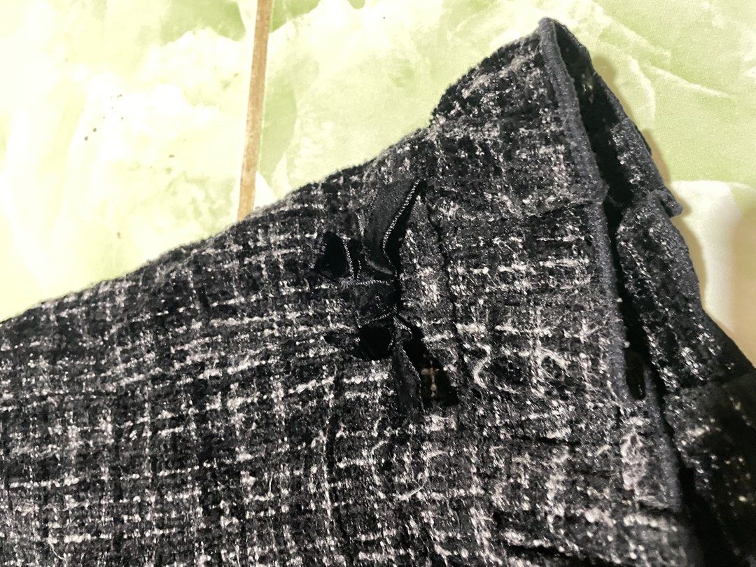 LIS LIZA BOW PLAID SKIRT SHORT (Category: Skirts) located in Cagayan de Oro. Submitted by patrickjam03829 (Listing ID 1447224820, Image 3). Description: size 24-28 garterized good condition .