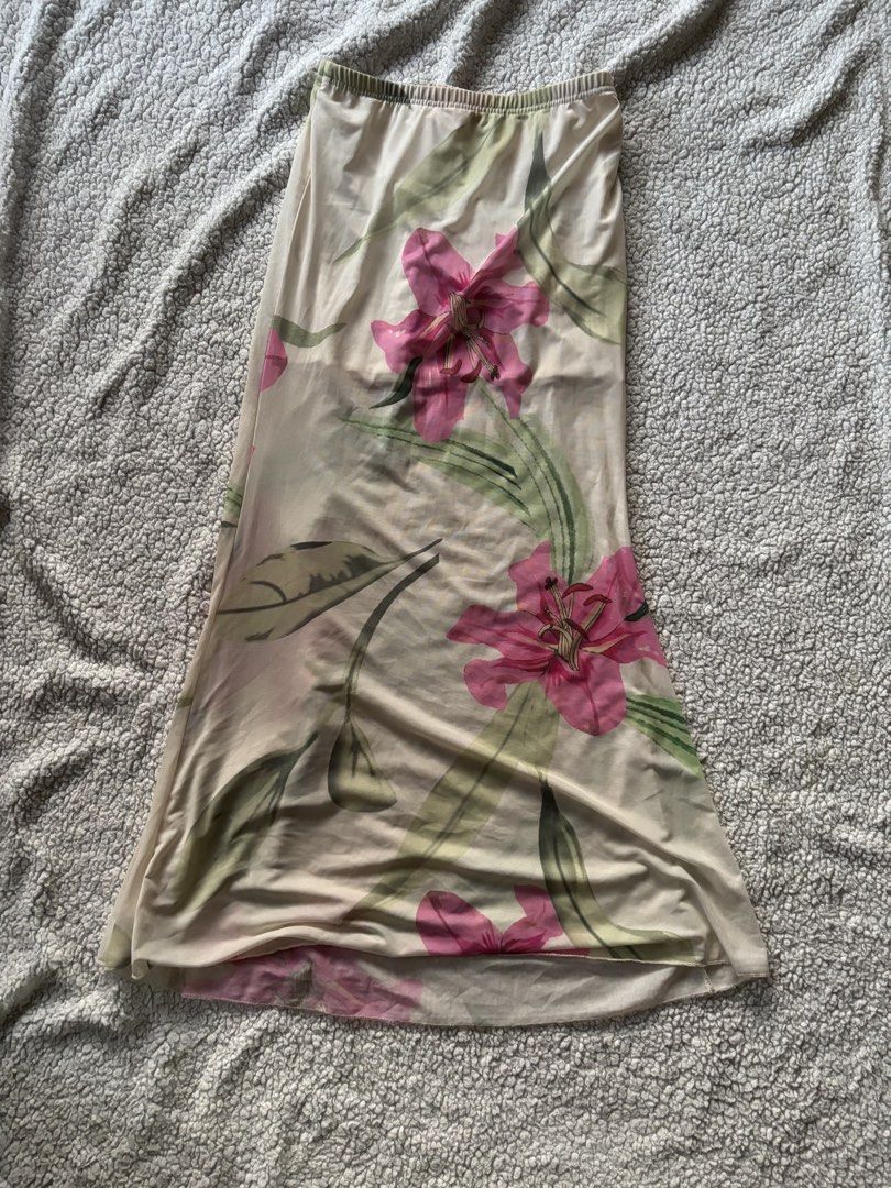 Long Floral Skirt (Category: Skirts) located in San Fernando. Submitted by declutterdolly (Listing ID 1447208653, Image 1). Description: Size: XS-M Closet clean-out, hoping these find new homes 📍Pampanga.