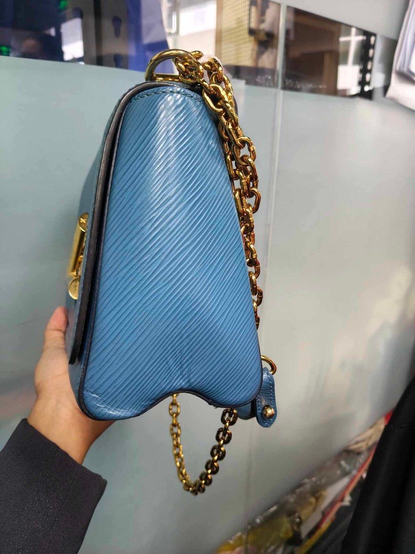 LV twist (Category: Luxury Bags & Wallets) located in General Trias. Submitted by cris4 (Listing ID 1447180595, Image 3). Description: LV twist (2019) Code: SR0189 Gold hardware (with tarnish) Suede interior No foul smell No inclusions but open for authentication.