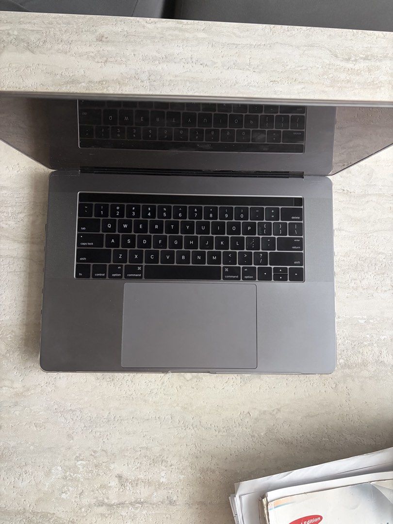 MacBook Pro laptop Apple498113920589506562