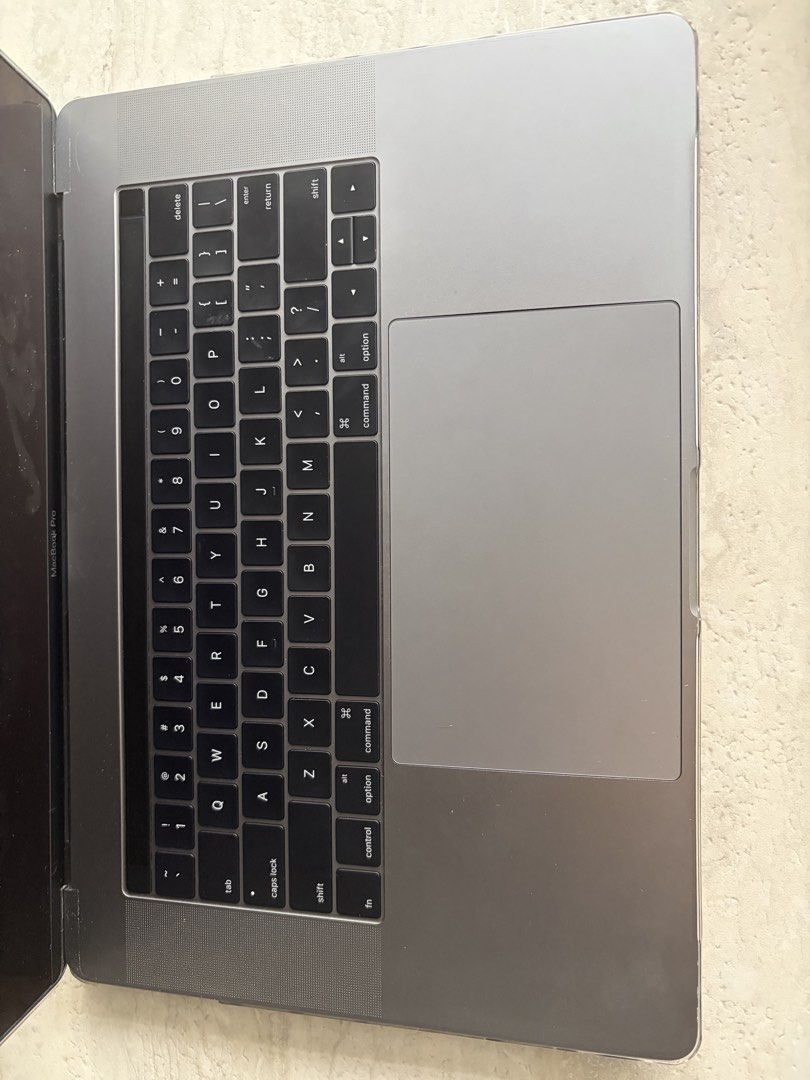 MacBook Pro laptop Apple498113920589506560