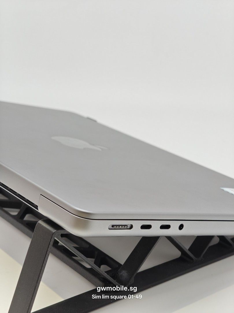 MacBook Pro M3 8/512GB 14 inch 9715498346721532989448