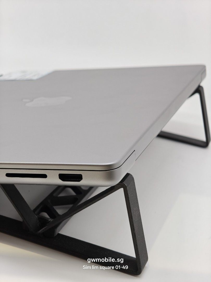 MacBook Pro M3 8/512GB 14 inch 9715498346721532989447