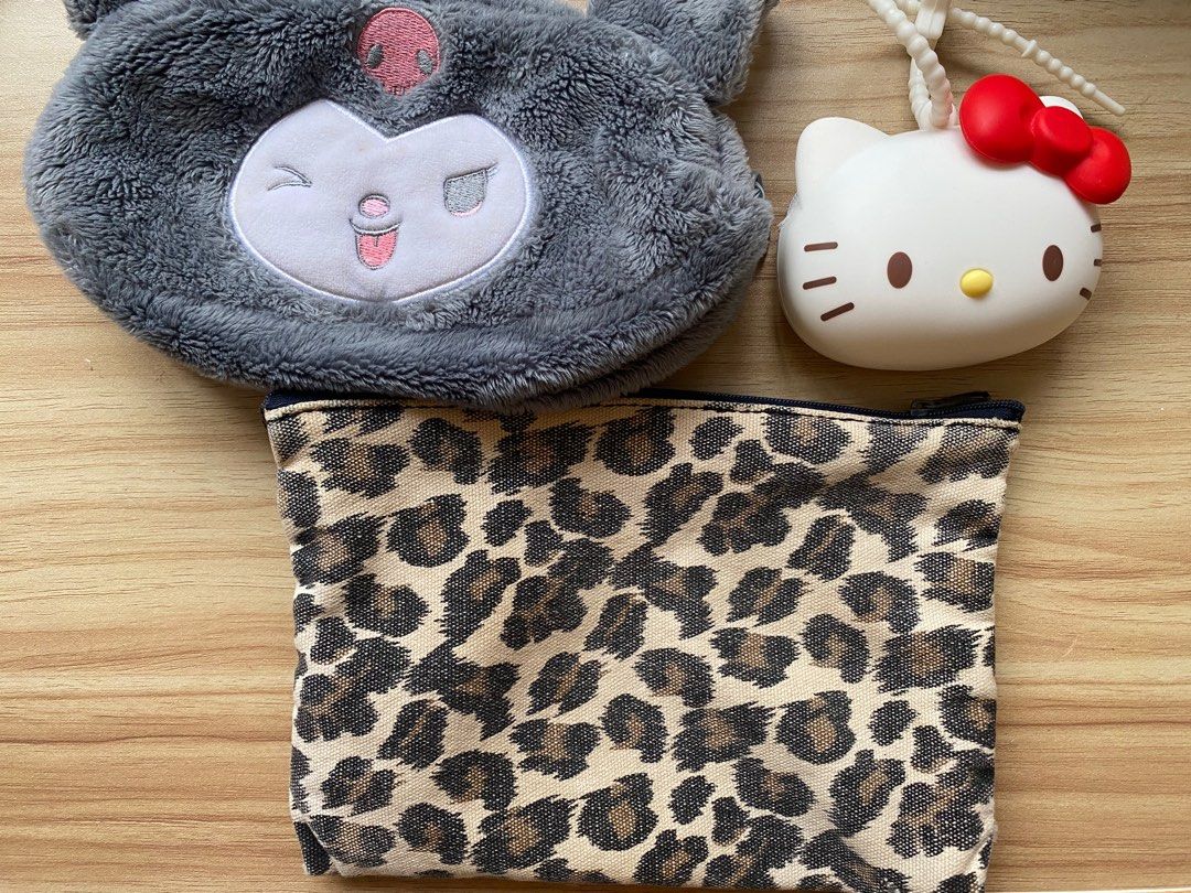 Makeup bag & pouch (Sanrio) （分類：長銀包）位於 Hong Kong。 由 taro.m 提交（商品編號 1447249959，圖片 1）。簡介： Cheetah makeup bag: $40 Kuromi pouch: $25 Hello kitty pouch $10。