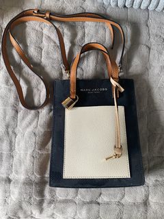 (Category: ) located in . Submitted by glads_closet (Listing ID 1447118641, Image 1). Description: .