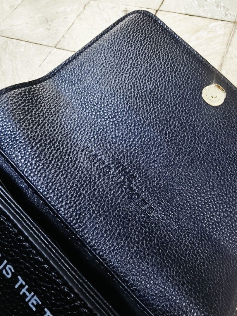 Marc Jacobs The Mini Bag (Category: Luxury Accessories) located in Cavite. Submitted by jk07776 (Listing ID 1447283946, Image 3). Description: Marc Jacobs The Mini Bag Good Condition No Issue.