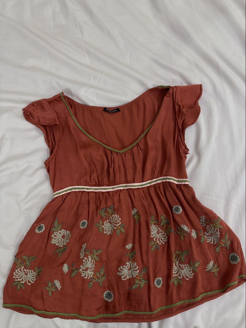 Massimo Dutti Embroidered Babydoll Top (Category: Blouses) located in Mabalacat. Submitted by prelovedbydne (Listing ID 1447203882, Image 2). Description: -selling as is, has color stains on bust area - see photos -can fit xs to small.