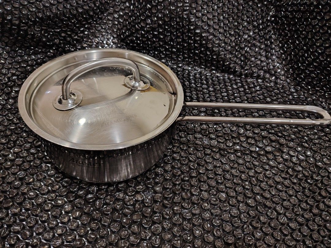 Master Kitchenware 18/8 17inches Sauce Pan (Category: Cookers) located in San Juan City. Submitted by lavishchicks (Listing ID 1447163871, Image 1). Description: Master Kitchenware 18/8, 17 inches sauce pan, with cover (Hampton brand) Surplus po ito. Thank you.