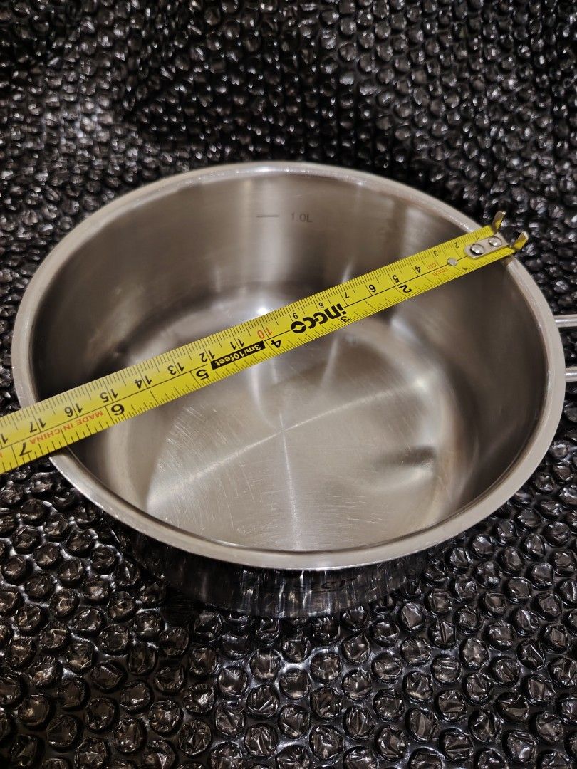 Master Kitchenware 18/8 17inches Sauce Pan (Category: Cookers) located in San Juan City. Submitted by lavishchicks (Listing ID 1447163871, Image 3). Description: Master Kitchenware 18/8, 17 inches sauce pan, with cover (Hampton brand) Surplus po ito. Thank you.