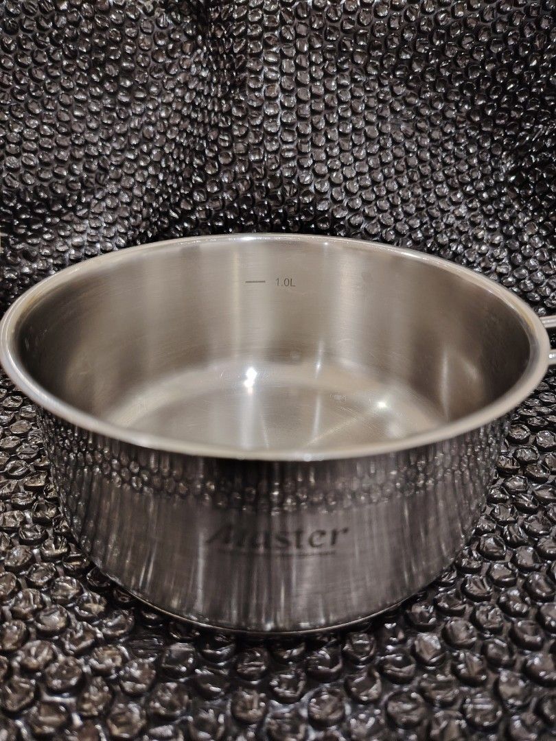 Master Kitchenware 18/8 17inches Sauce Pan (Category: Cookers) located in San Juan City. Submitted by lavishchicks (Listing ID 1447163871, Image 2). Description: Master Kitchenware 18/8, 17 inches sauce pan, with cover (Hampton brand) Surplus po ito. Thank you.