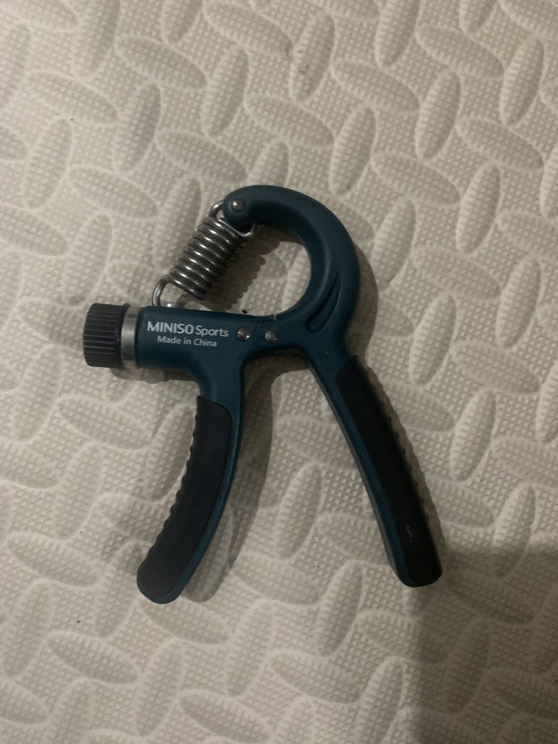 MINISO Sports Adjustable Hand Gripper (Category: Other Sports Equipment and Supplies) located in Quezon City. Submitted by mickorolda (Listing ID 1447231772, Image 2). Description: - MINISO Sports Adjustable Hand Gripper - Strengthen your grip and forearms - Adjustable resistance via dial - Ideal for workouts and rehabilitation - Compact and portable for training anywhere.