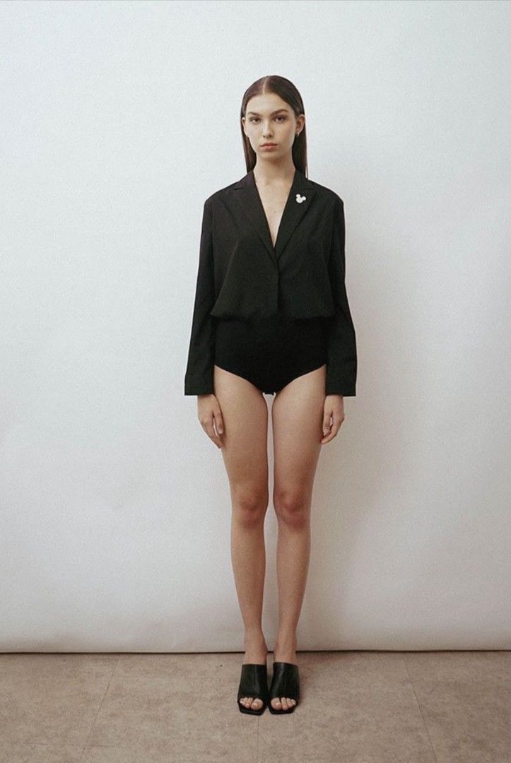 MISAKI BLAZER BLACK MASSHIRO&Co. (Kategori: Atasan) berada di Jakarta Selatan. Dikirim oleh lilovecloset (ID iklan 1447258007, Gambar 3). Deskripsi: SIZE XL Bust: 112 cm Hip: 111 cm Shoulder Width: 44 cm Armpit: 49 cm Sleeve Length: 60 cm Sleeve Opening: 30 cm.