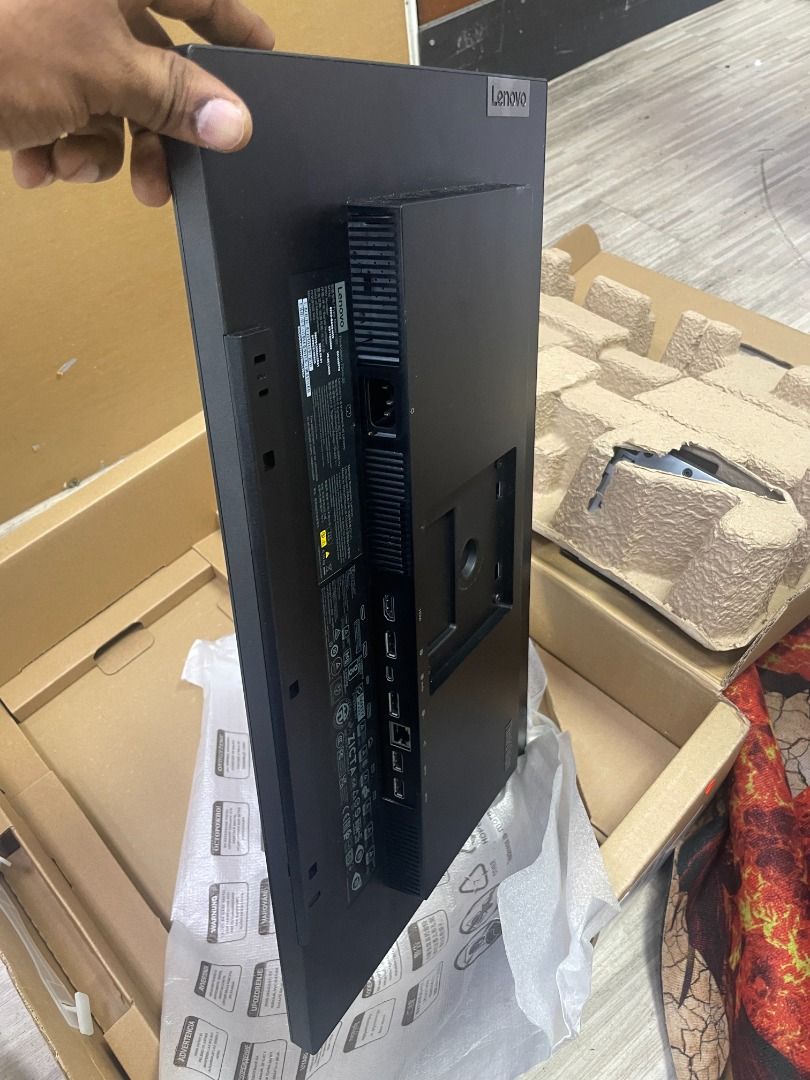 monitor (Category: Monitor Screens) located in Singapore. Submitted by sureshsg_415 (Listing ID 1447217691, Image 3). Description: Thinkvision.