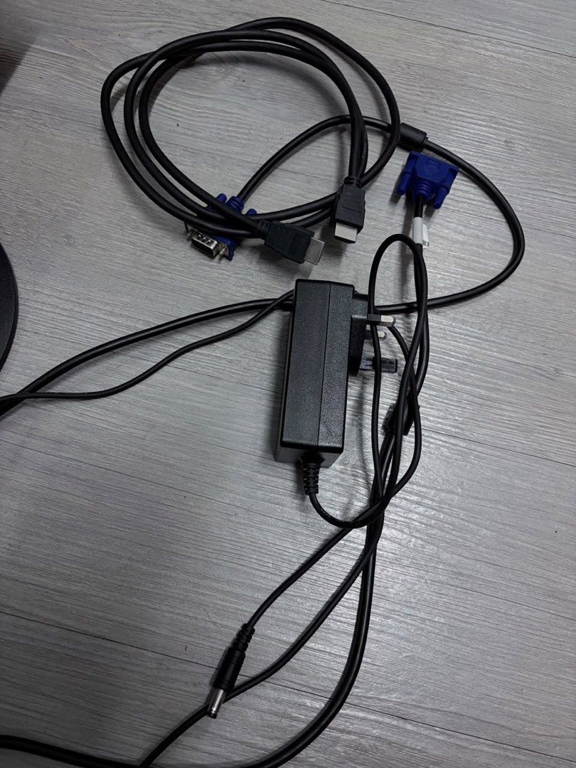 Monitor Pc (Category: Desktops) located in Kuala Lumpur. Submitted by ayqixy (Listing ID 1447280544, Image 3). Description: MONITOR VISIONVUE 19” – LENGKAP DENGAN & ADAPTER 🔥 Nak jual monitor Visionvue 19 inci. Masih dalam keadaan baik dan berfungsi elok. Sesuai untuk kerja, belajar, gaming ringan atau guna dengan desktop / console. 📺 Saiz: 19 inci ⚡ 75Hz Refresh Rate 🖥️ Resolusi 1366 × 768 🎨 Panel VA – warna cantik & selesa mata 🔌 Port HDMI