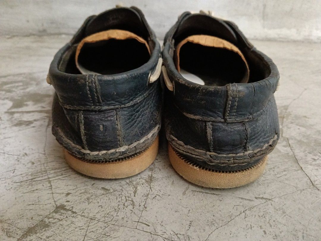 Navy Blue Leather Sperry Boat Shoes (Category: Casual Shoes) located in Paranaque City. Submitted by 27rcd (Listing ID 1447202745, Image 2). Description: Classic navy blue leather boat shoes. These have a traditional lace-up design and a rubber sole. Good for casual wear. Some signs of wear on the leather and soles. Still have plenty of life left in them. Ready for a new owner..