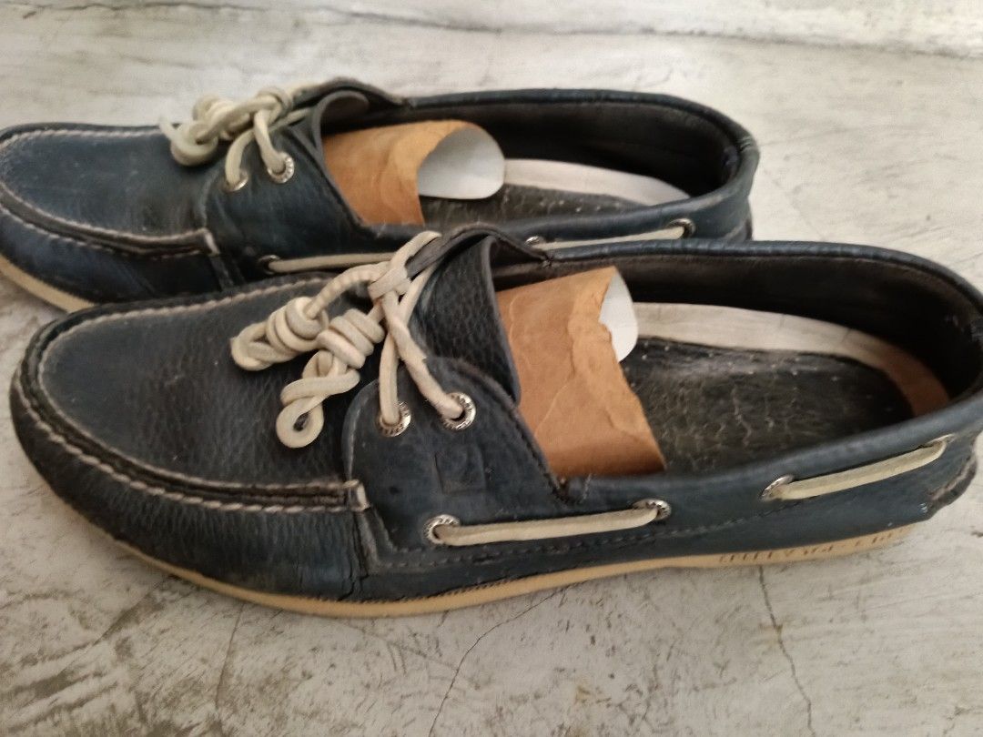 Navy Blue Leather Sperry Boat Shoes (Category: Casual Shoes) located in Paranaque City. Submitted by 27rcd (Listing ID 1447202745, Image 3). Description: Classic navy blue leather boat shoes. These have a traditional lace-up design and a rubber sole. Good for casual wear. Some signs of wear on the leather and soles. Still have plenty of life left in them. Ready for a new owner..