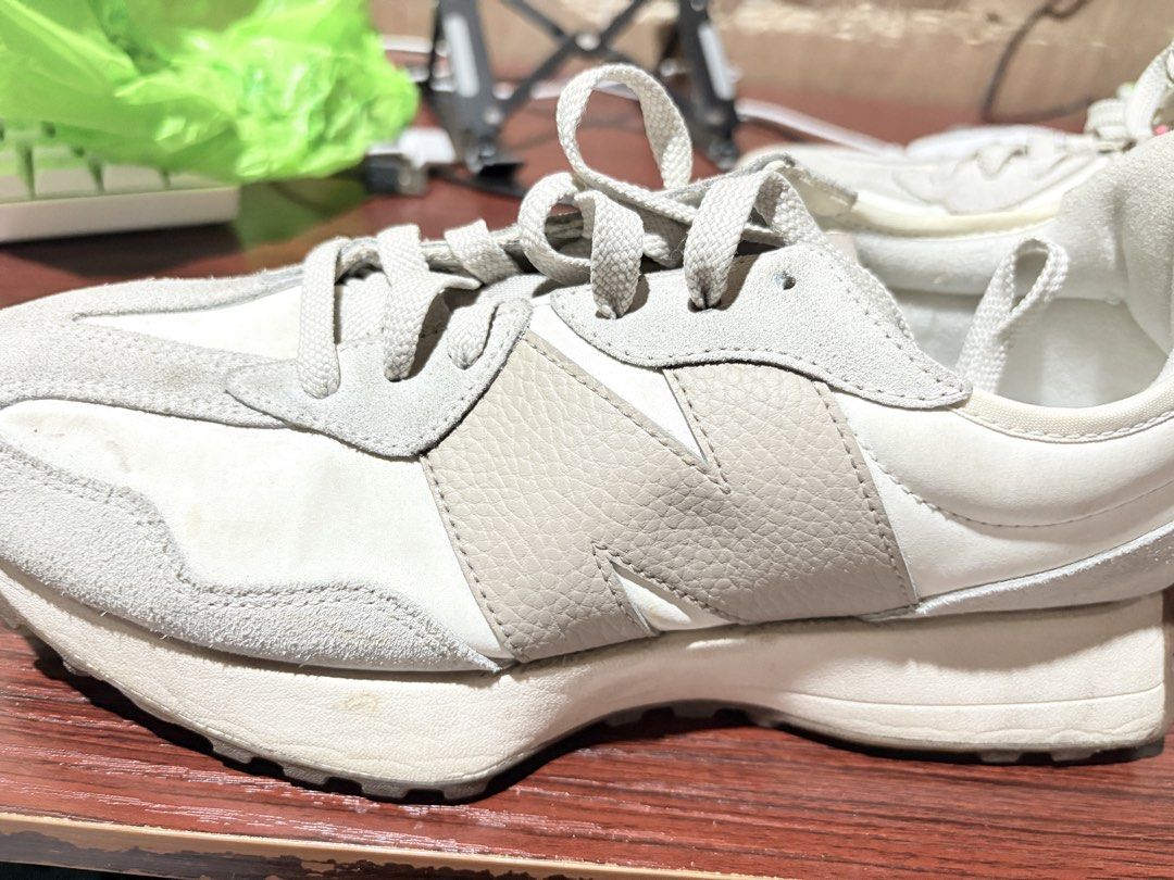 New Balance 327- Driftwood (Category: Sneakers) located in Malabon City. Submitted by stuffsxdeclutter (Listing ID 1447237121, Image 2). Description: NEW BALANCE 327 DRIFTWOOD COLORWAY SIZE: 26CM kulang lang sa linis, super goods pa!!.