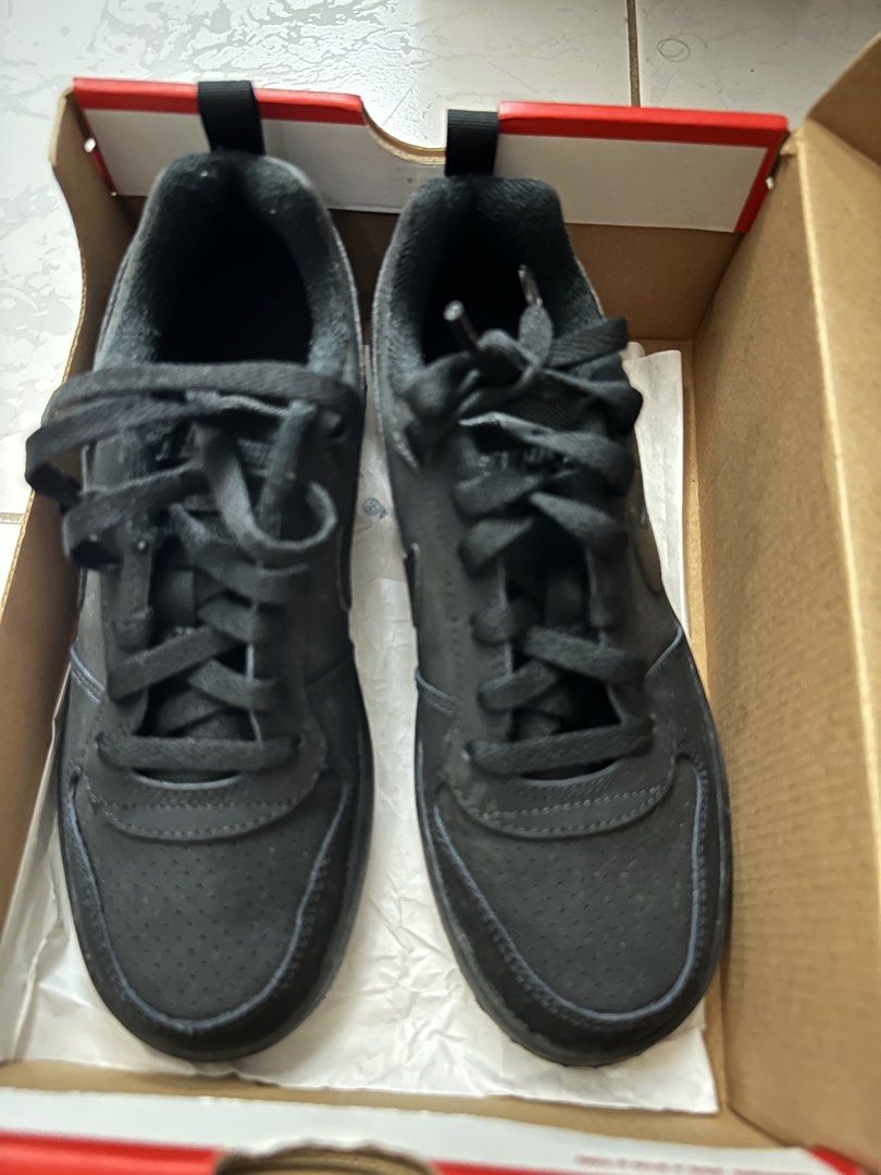Nike Court Borough Low (GS) (Category: Sneakers) located in San Fernando. Submitted by baratileahko (Listing ID 1447196907, Image 2). Description: - Classic black Nike low-top sneakers - Lace-up closure - Iconic Nike logo on side and heel - Durable rubber sole for everyday comfort - Includes original Nike box - Ideal for casual, everyday wear.