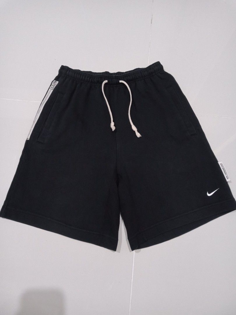 NIKE FLEECE DRI FIT SHORT (Category: Shorts) located in Kalibo. Submitted by ionsthrift (Listing ID 1447276661, Image 2). Description: 📌Ugaliing mag basa palagi, pra iwas tanong o aberya. 📌Wag na mag offer kng hndi nman kayang panindigan or bibilhin. Dahil once na nag offer ka dpat sure ka. 📌Please, manage your expectation nlng, halos lahat po ng items ay galing ukay, denedeclare ko nman pag my issue, pro pasensya na pag meron akong di napansi