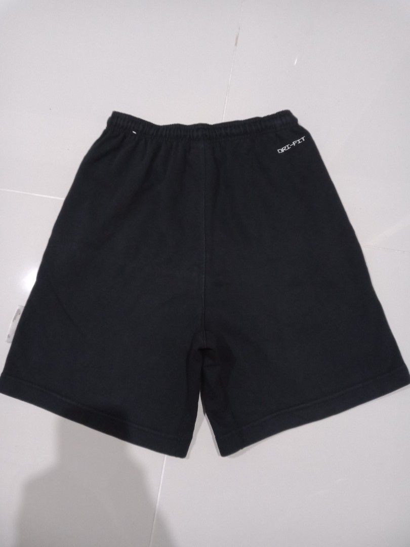 NIKE FLEECE DRI FIT SHORT (Category: Shorts) located in Kalibo. Submitted by ionsthrift (Listing ID 1447276661, Image 3). Description: 📌Ugaliing mag basa palagi, pra iwas tanong o aberya. 📌Wag na mag offer kng hndi nman kayang panindigan or bibilhin. Dahil once na nag offer ka dpat sure ka. 📌Please, manage your expectation nlng, halos lahat po ng items ay galing ukay, denedeclare ko nman pag my issue, pro pasensya na pag meron akong di napansi