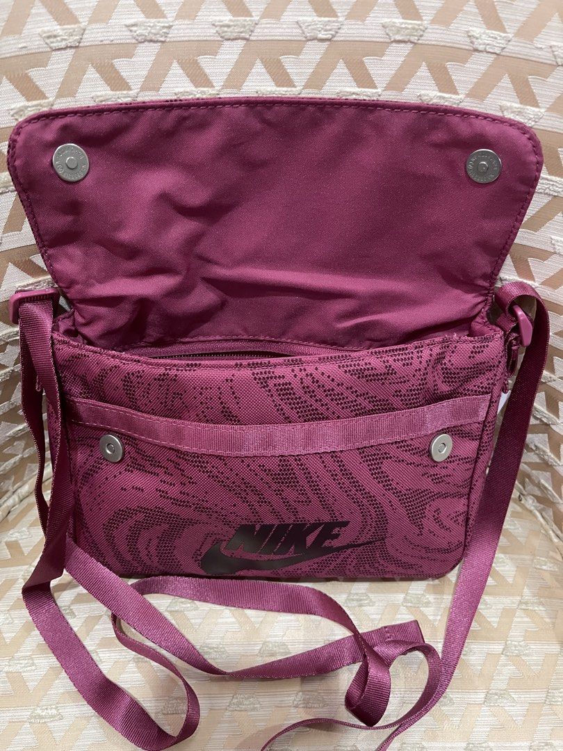 Nike Pink Patterned Crossbody Bag with Black Logo (Category: Cross-body Bags) located in Davao. Submitted by giftopia (Listing ID 1447181703, Image 2). Description: - Pink Nike crossbody bag - Features a cool all-over pattern - Black Nike logo on the front - Zippered back pocket - Main compartment with magnetic closure - Adjustable strap - Comes with original tags.