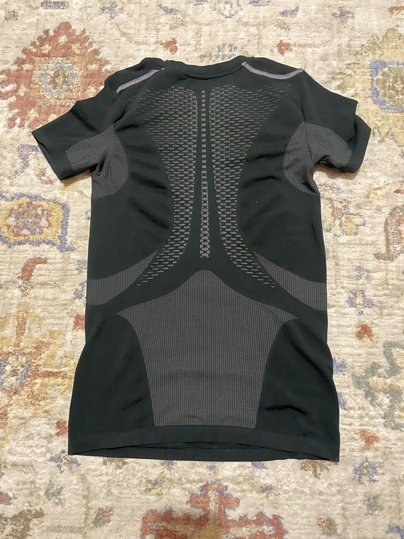 Nike Pro Dri-FIT Compression Short Sleeve Shirt (Category: Activewear) located in Manila. Submitted by wildae (Listing ID 1447134499, Image 2). Description: Negotiable!! - legit Nike Pro - no damages - sexy fit but still comfy - ideal for workout.