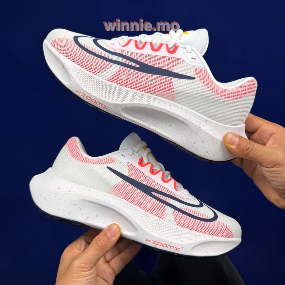 全新✨Nike Zoom Fly 5 波鞋 Unisex （分類：波鞋）位於 Hong Kong。 由 winnie.mo 提交（商品編號 1447148578，圖片 2）。簡介： Size:36-45 🆕產品全新未使用 原廠完整包裝 💎Carousell官方認證紫鑽優質商戶 📦【順豐包郵 4-7日送到】 👜 信心保證 支持貨到付款 👜 實物拍攝，見到咁就係咁 【運費優惠】 🚚 順豐包郵（送去全港順豐站/住宅地址） 💝 出貨前會仔細檢查，再加多重保護包裝，確保完好無損 ✨更多款式同颜色请DM。