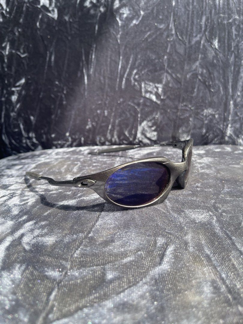oakley romeo (Category: Sunglasses & Eyewear) located in Manila. Submitted by mine2ownit (Listing ID 1447175347, Image 2). Description: brand new no issue.