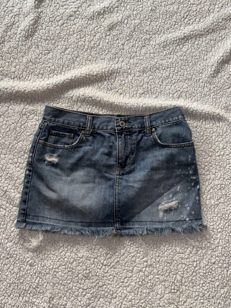 Old Navy Denim Skirt (Category: Skirts) located in San Fernando. Submitted by declutterdolly (Listing ID 1447205608, Image 1). Description: Size: XS-M Closet clean-out, hoping these find new homes 📍Pampanga.