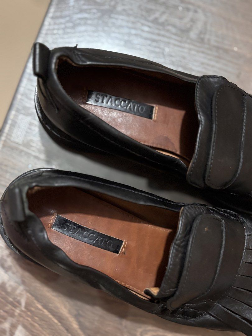 Original Staccato Loafers (Nappa Leather) (Category: Loafers) located in Cagayan de Oro. Submitted by dan.onahon91 (Listing ID 1447252482, Image 3). Description: Bought price : 20,000 plus Bought offshore Has comfy and padded insole No flaws Made of Nappa leather most durable leather on earth 🥰 d nagbabalat or nasisira Bought it Brandnew ❤️ Fits to 6-7 woman .