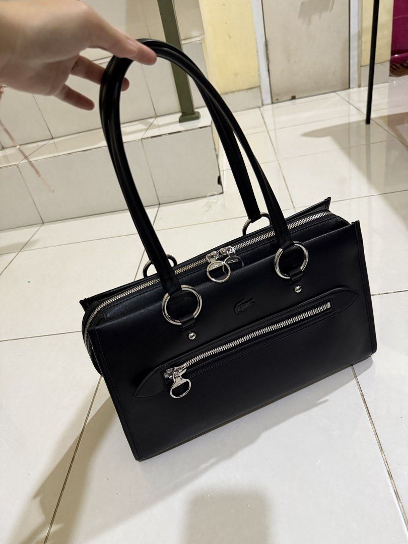 ORIGINAL TAS LACOSTE NEW (Kategori: Tas & Dompet Wanita) berada di Jakarta Pusat. Dikirim oleh renewedloved (ID iklan 1447257765, Gambar 1). Deskripsi: NEW ya no Deffect Belom di pakai sama sekali Baru sampai 24 juni 2026 Beli 2,799 Jual 2,600.