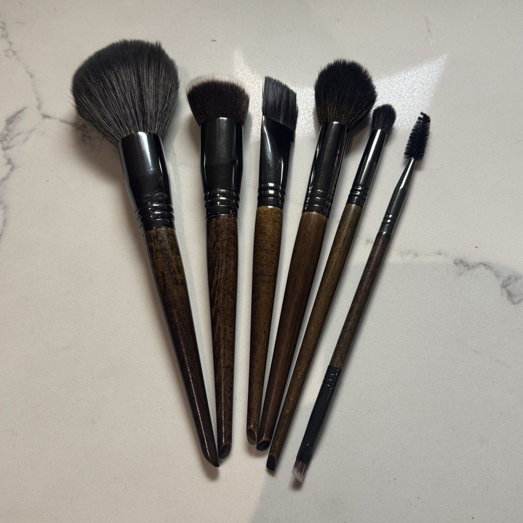 OVW Brush Set (Category: Makeup) located in Quezon City. Submitted by shopsofiascloset (Listing ID 1447119094, Image 1). Description: Set of 5 OVW Brush - flat brush (2nd from the left sold) - minor issue: chip on flat foundation brush - all brushes have been cleaned and sanitized and will be cleaned again before shipping.