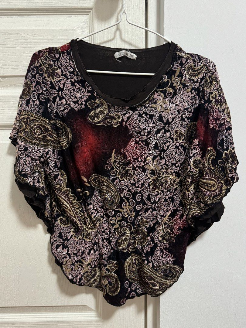 patterned top (Category: Shirts) located in Singapore. Submitted by ratandfly (Listing ID 1447258143, Image 1). Description: material is pretty stretchy worn once M/L.