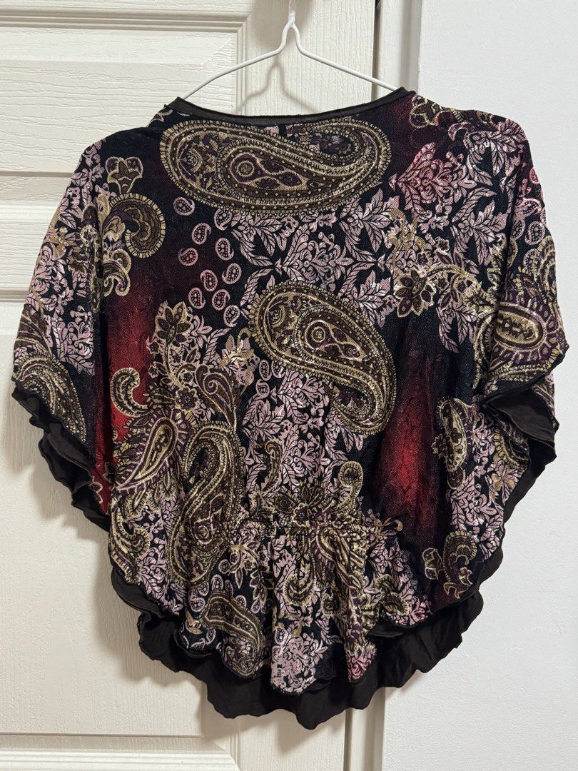 patterned top (Category: Shirts) located in Singapore. Submitted by ratandfly (Listing ID 1447258143, Image 2). Description: material is pretty stretchy worn once M/L.