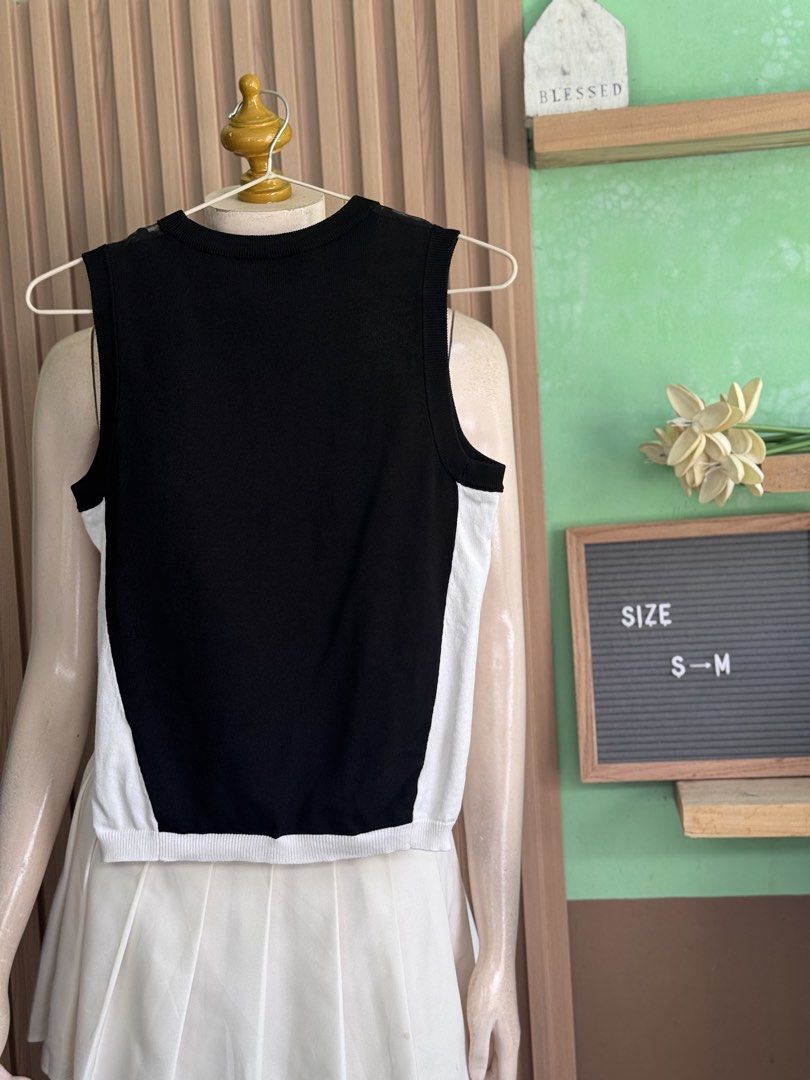 Peoleo black mesh neckline knitted top (Category: Sleeveless) located in Bayombong. Submitted by akmayo (Listing ID 1447128512, Image 2). Description: .