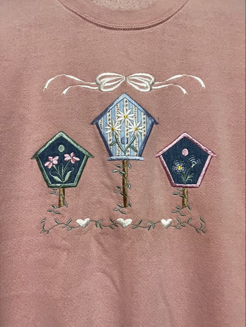 Pink Embroidered Sweatshirt (Category: Coats, Jackets and Outerwear) located in Valenzuela. Submitted by mrythings (Listing ID 1447203712, Image 3). Description: -Size: L-XL (can be worn by small sizes too).