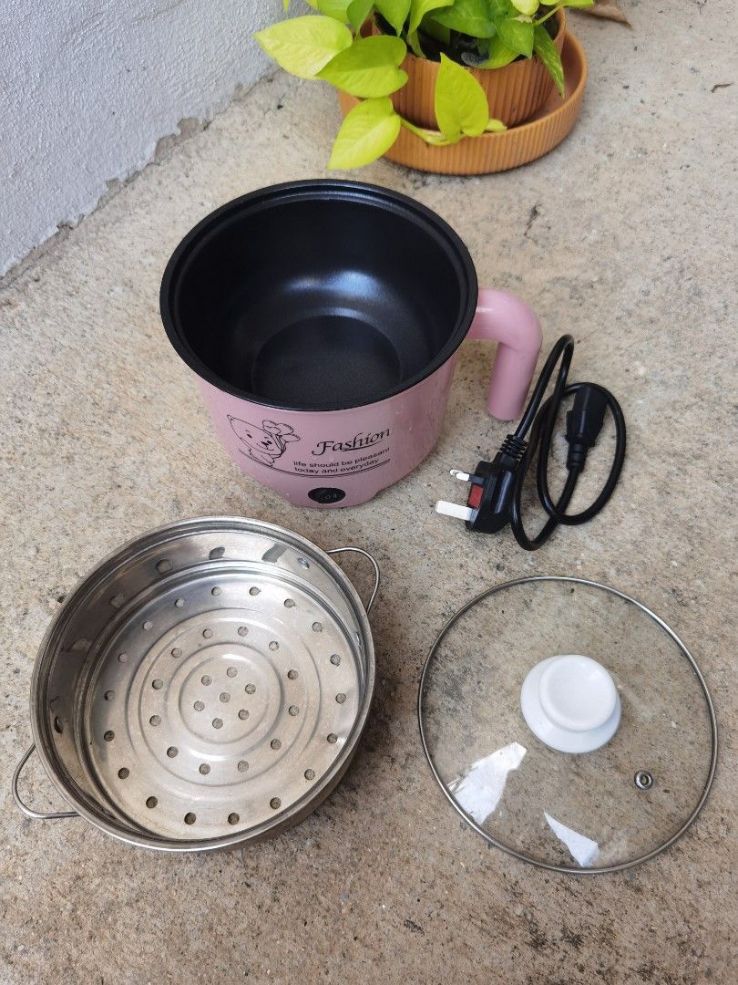 pink mini cooker combo (Category: Cookware & Accessories) located in Kuala Lumpur. Submitted by benben0010 (Listing ID 1447130939, Image 2). Description: seldom use can pickup oug or pos or lalamove.