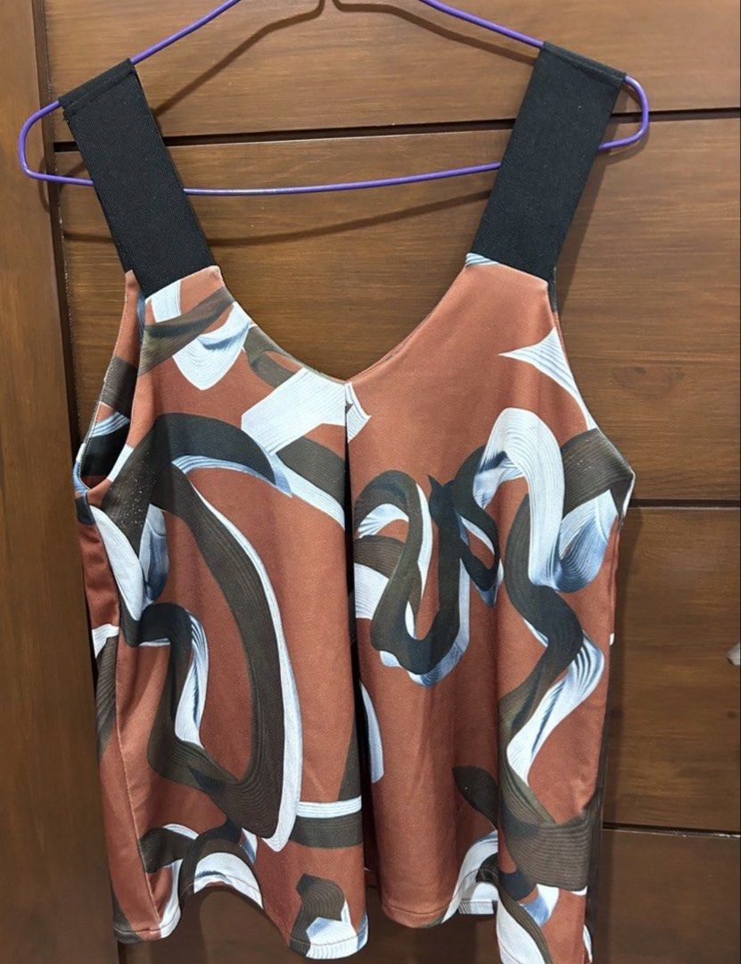 Plains & Prints Brown Abstract Print V-Neck Top (Category: Blouses) located in Cebu City. Submitted by lucypim (Listing ID 1447194781, Image 1). Description: - Stylish brown top with a unique abstract print. - Flattering V-neckline with comfortable wide straps. - Fabric boasts a subtle, elegant sheen. - Versatile piece for casual outings or dressing up. - Fits true to size for a perfect fit..