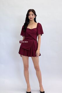(Category: ) located in . Submitted by bulgingwardrobe (Listing ID 1447261706, Image 1). Description: .