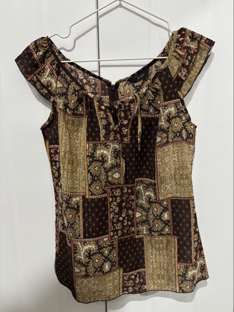 printed blouse (Category: Blouses) located in Kuala Lumpur. Submitted by sleepyongs (Listing ID 1447221893, Image 1). Description: .