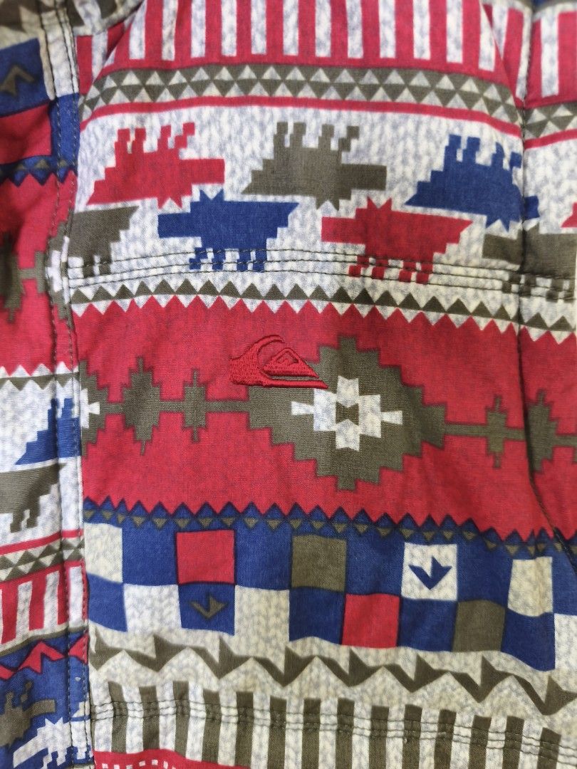Quiksilver Hooded Vest - Size M - Aztec Pattern (Category: Vests) located in Baguio. Submitted by vongacayan.vongacayan (Listing ID 1447197774, Image 2). Description: - Quiksilver vest with hood - Vibrant Aztec-inspired pattern - Sleeveless design for easy layering - Zipper closure - Size: Medium (M) - Ideal for casual wear.
