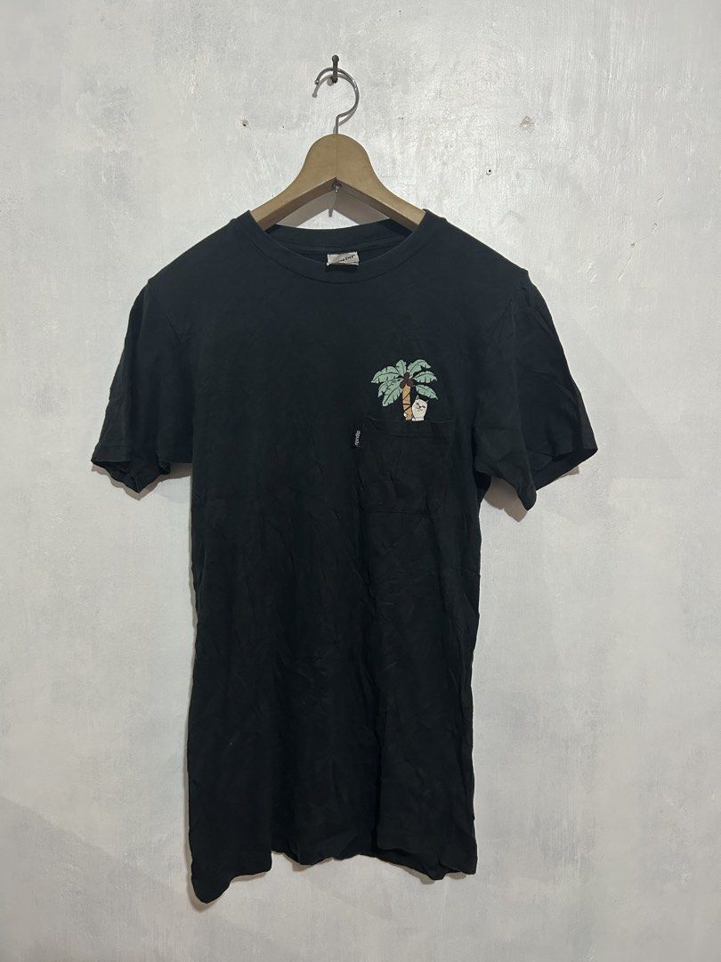 Ripndip Pocket tee (Category: Activewear) located in Manila. Submitted by ourpamana (Listing ID 1447110706, Image 1). Description: RipnDip Pocket tee Small Excellent condition No issue 500 pesos.