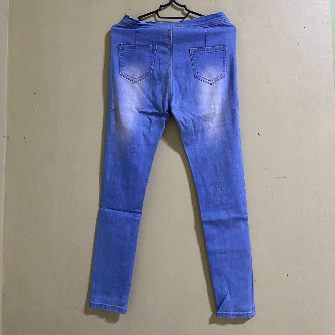 Ripped Blue Skinny Jeans (Category: Jeans) located in Tarlac. Submitted by jkapprl (Listing ID 1447220725, Image 2). Description: - Waist: 25 - Never been worn - Working button - No issues J&T Gcash .