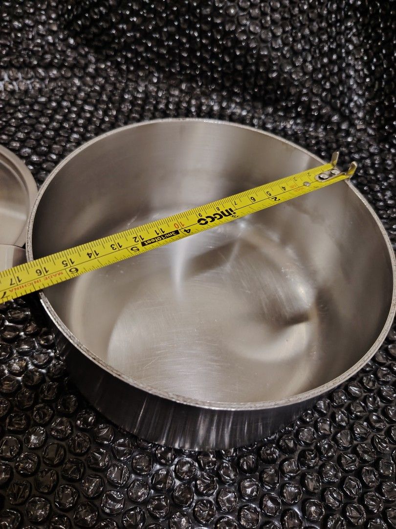 Rubbermaid 16inch Suace Pan (Original Cover) (Category: Cookers) located in San Juan City. Submitted by lavishchicks (Listing ID 1447163012, Image 3). Description: Rubbermaid 16" saucr pan, original cover with sign lf usage, malinis na (konting linis n lng gagawin). Surplus po ito. Thank you.
