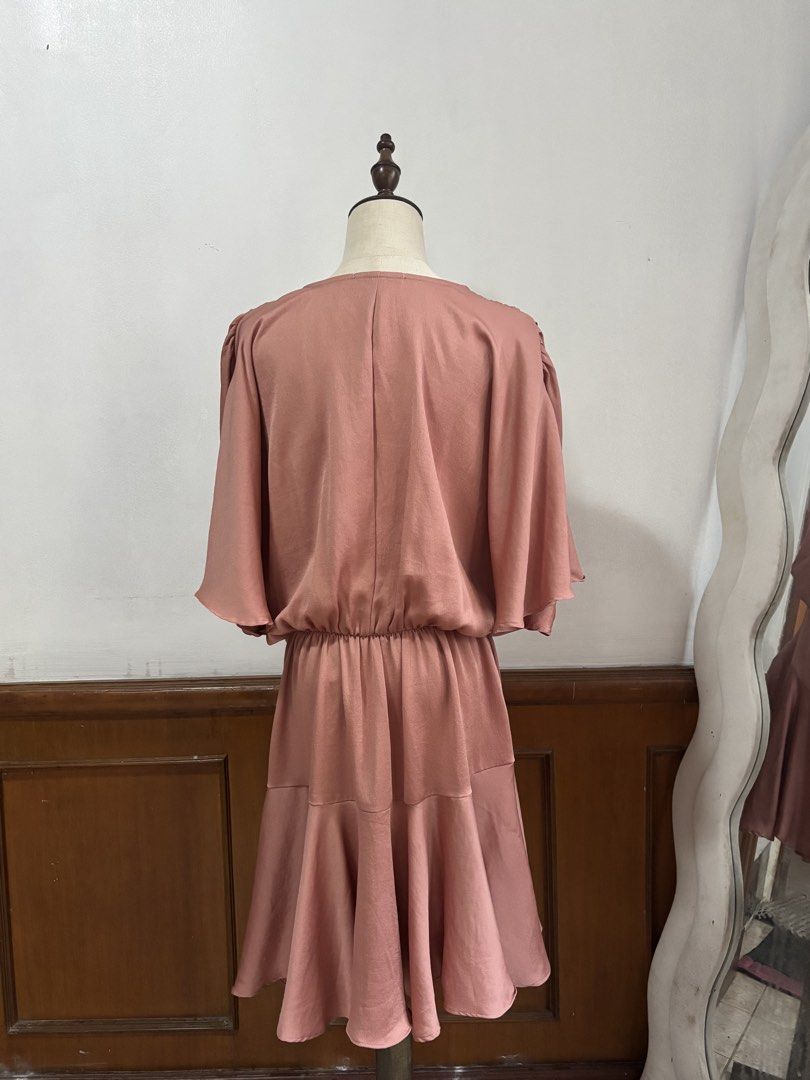 Sheike Romeo Dress (Category: Dresses) located in Cebu City. Submitted by copherlook (Listing ID 1447208870, Image 3). Description: Colour: Blush Material : Polyester Condition: Very Good The Romeo dress by Sheike is the perfect piece for your next special occasion or event. This dress is super flattering for larger busts as a bra can be worn. Pair it with low white heels, drop earrings and a sleek hairstyle to complete the look..