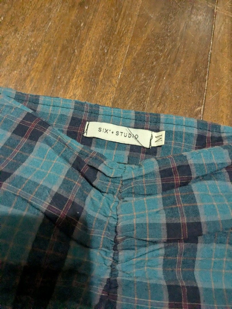 SIX+STUDIO Plaid Puff Sleeve Ruched Drawstring Dress M (Category: Dresses) located in San Pablo. Submitted by ellecsc (Listing ID 1447261568, Image 3). Description: - Cute plaid dress from SIX+STUDIO - Size: Medium (M) - Features puff sleeves - Adjustable side drawstring for a ruched look - Versatile square or sweetheart neckline - Ideal for casual wear.