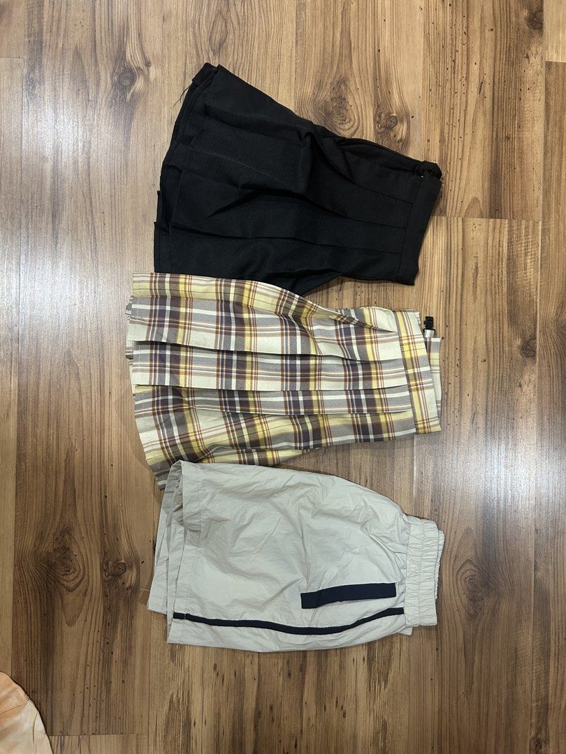 Skirts for sale (Category: Skirts) located in Ipoh. Submitted by swayy002 (Listing ID 1447263304, Image 2). Description: Suitable for casual wear second hand skirts.