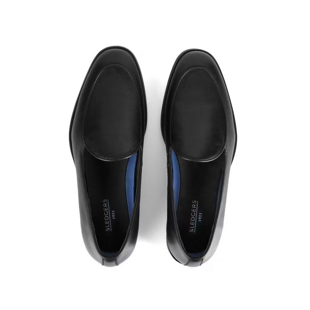 Sledgers 1921 Black Leather Loafers (Category: Dress Shoes) located in Bacolod City. Submitted by eman_03 (Listing ID 1447248535, Image 3). Description: - Classic black leather loafers from Sledgers 1921 - Genuine leather upper and sole - Easy slip-on style - Comes with original dust bags and box - Ideal for smart casual and formal wear.